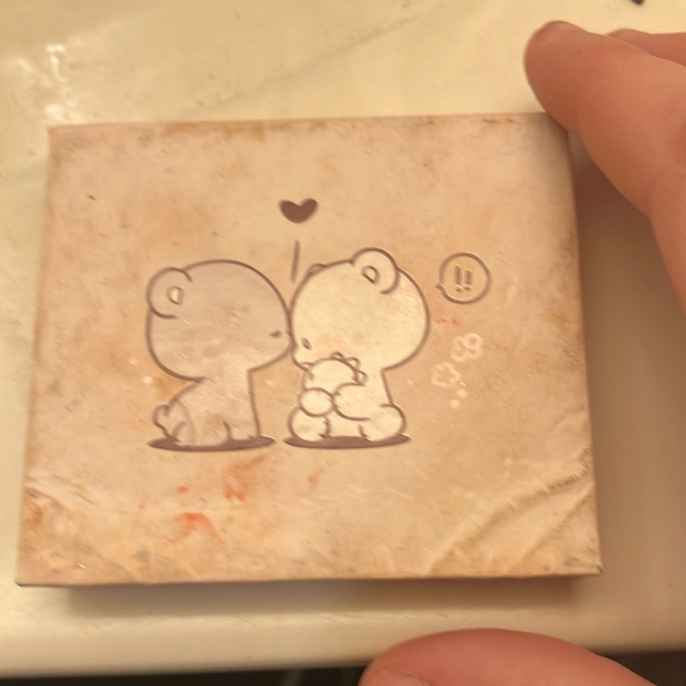 I’m selling an old blush that I don’t use anymore.